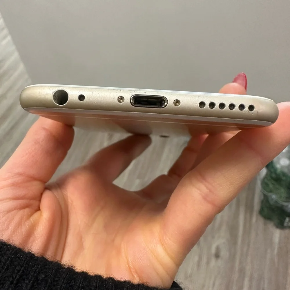 Gold 128 GB IPhone 6